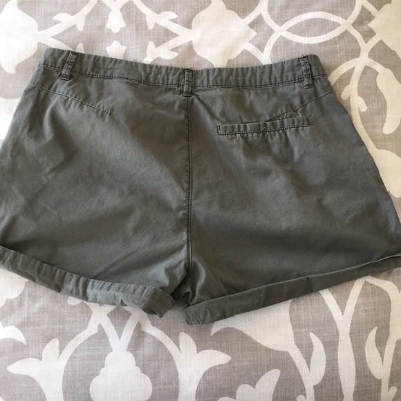 Green cotton shorts - Picture 3 of 4